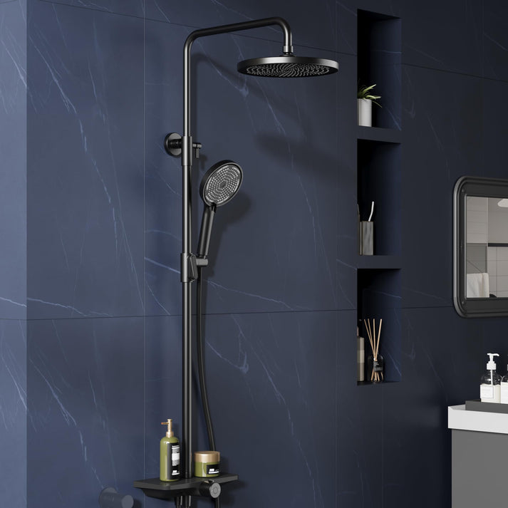 Modernes Badezimmer mit Regenbrause