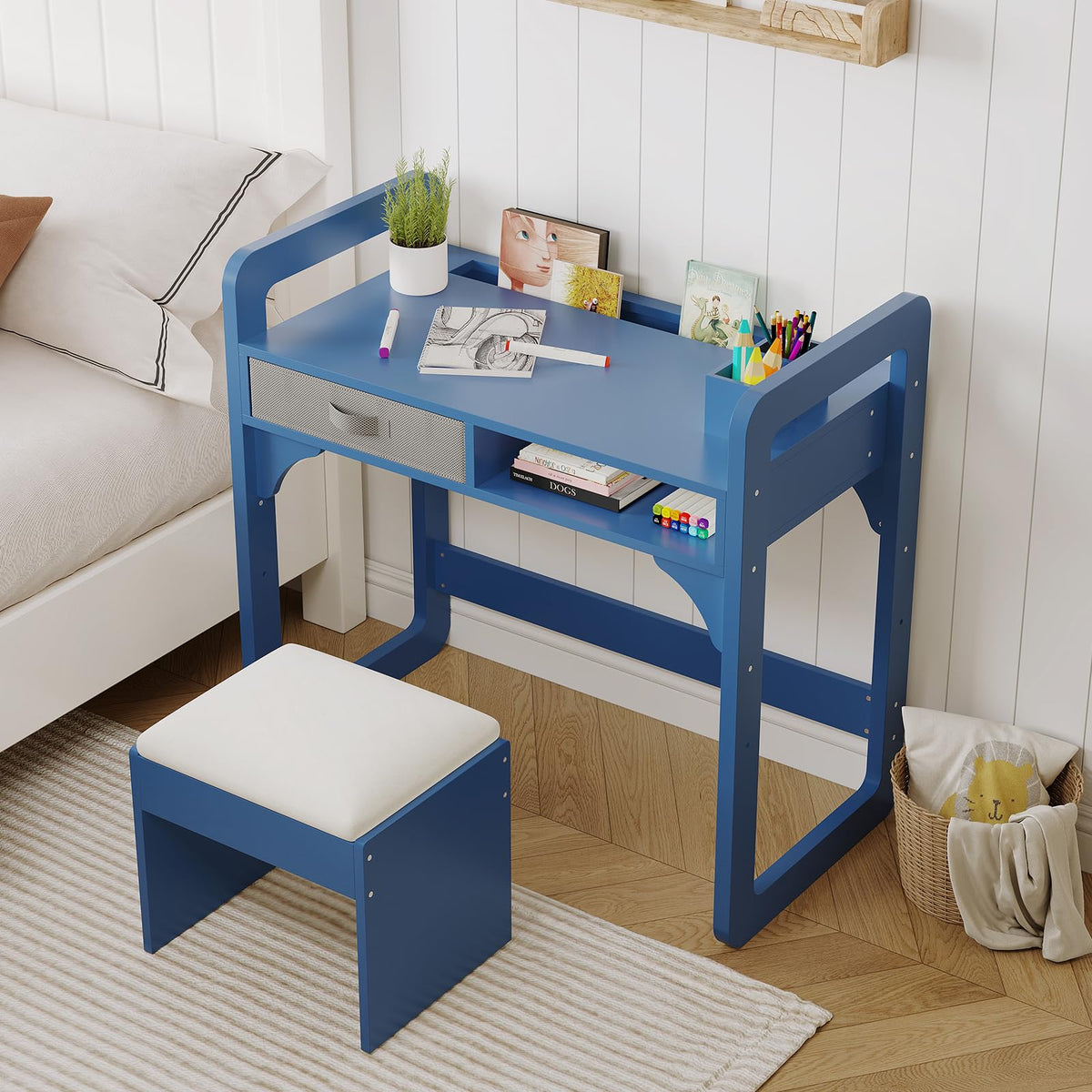 Blauer Kinderschreibtisch mit Hocker