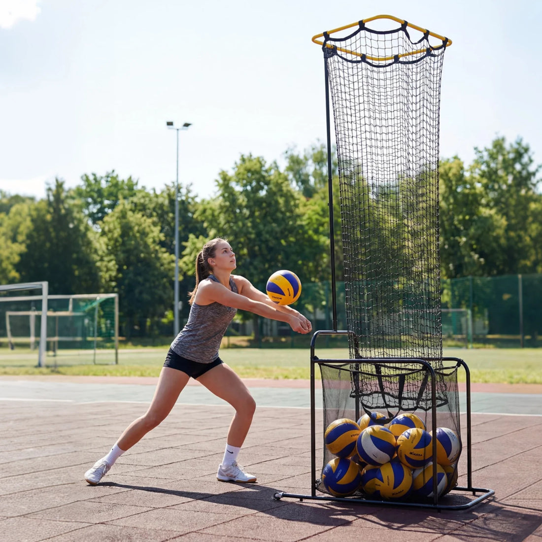Garvee Volleyball-Zuspieltrainer, höhen- & winkelverstellbar, 5 Höhenstufen, stabiler Eisenrahmen, mobiler Volleyball-Trainer mit Rollen & Bremse für Halle und Outdoor