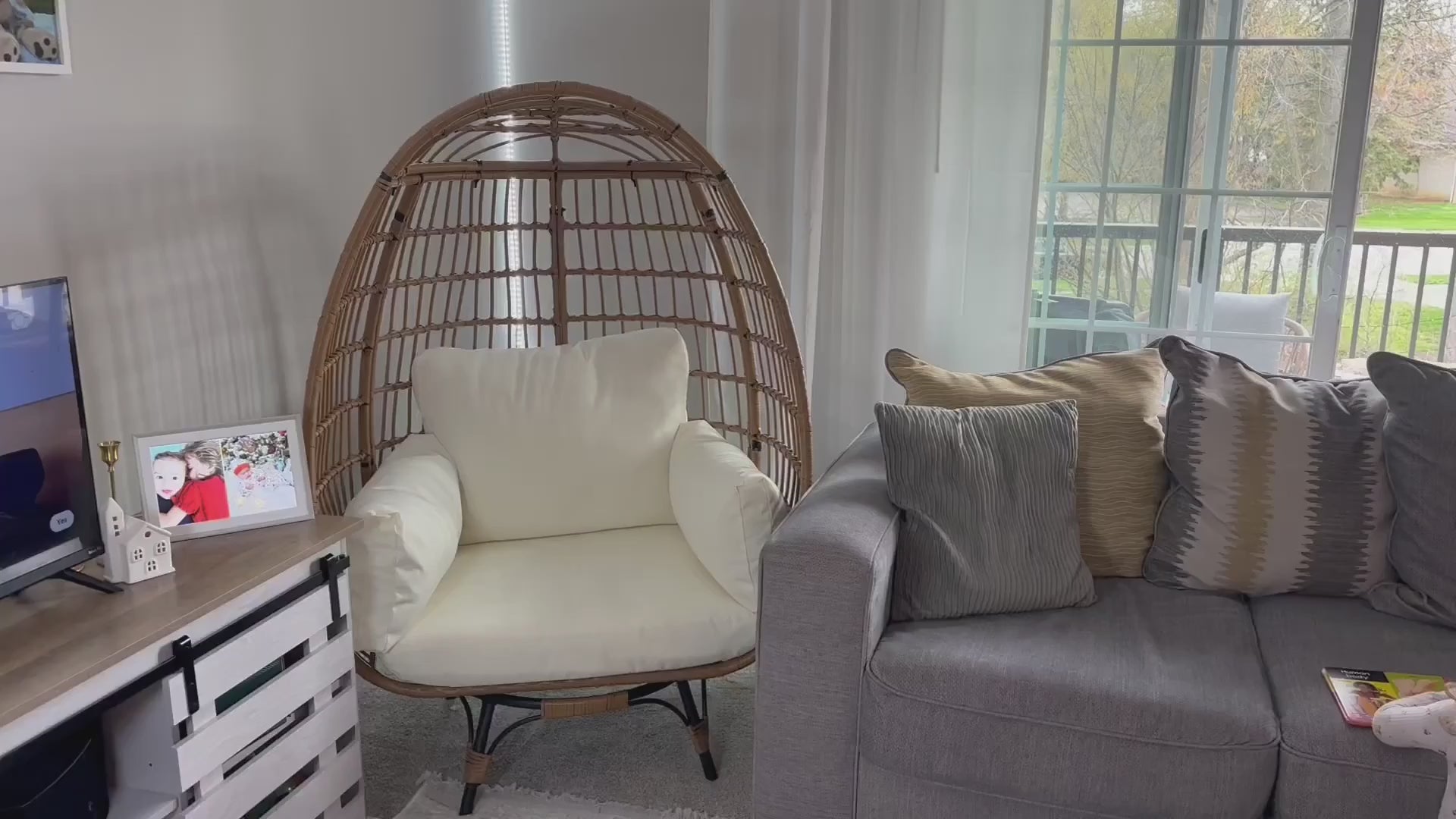 Garvee Rattan Ei Stuhl 360° Drehbar, Mit Kissen, Stahlrahmen, Für Innen & Außen, Braun+Schwarz