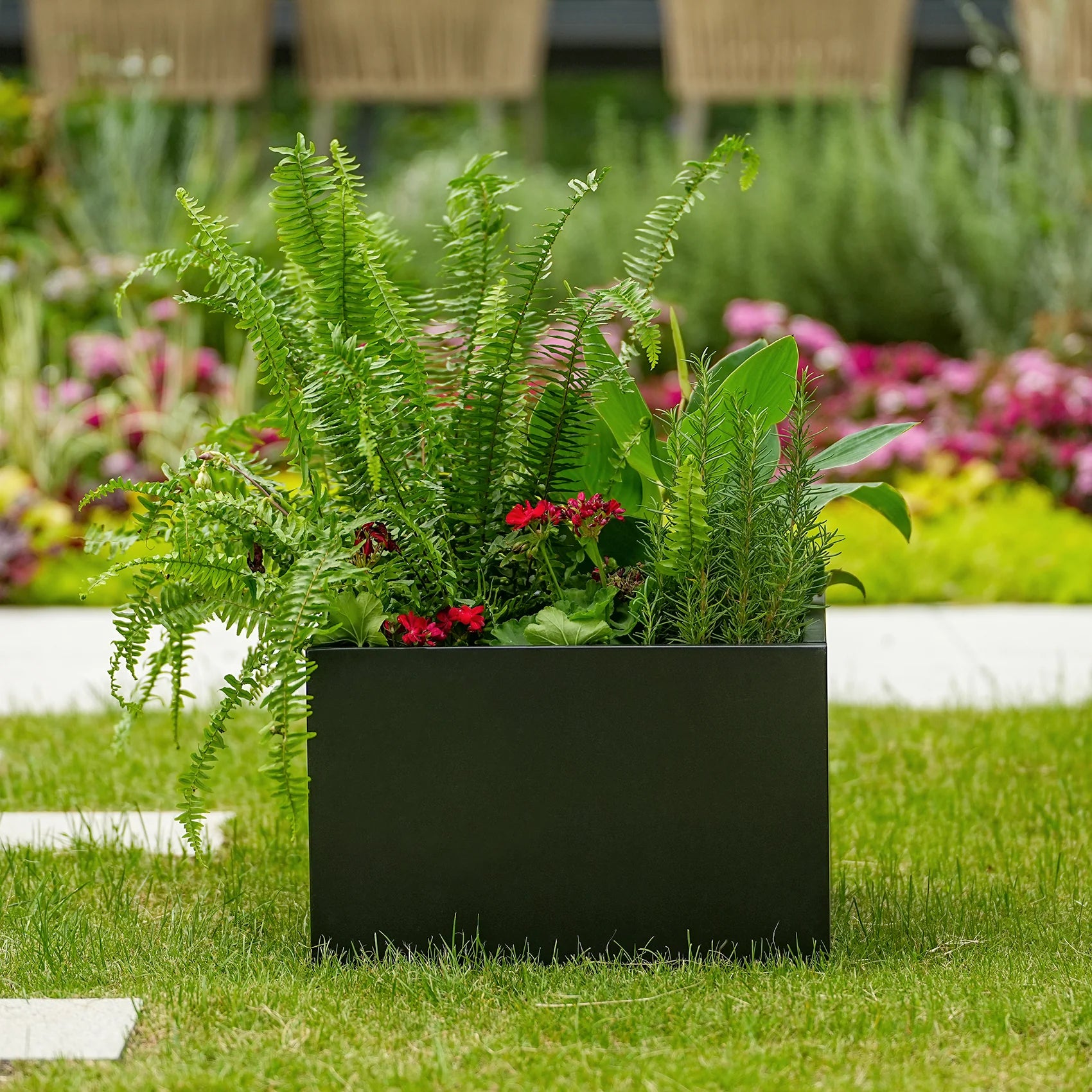 GARVEE Hochbeet aus Metall 46 x 46 x 30 cm, Pulverbeschichteter Pflanzkasten für Garten & Terrasse, Robustes Stahl-Hochbeet für Gemüse, Blumen und Kräuter, Mit Boden